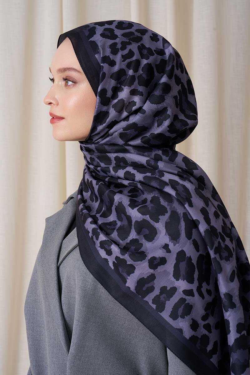 Kübra Kuş Historical Leopar Desen Şal - Siyah - MADAME POLO