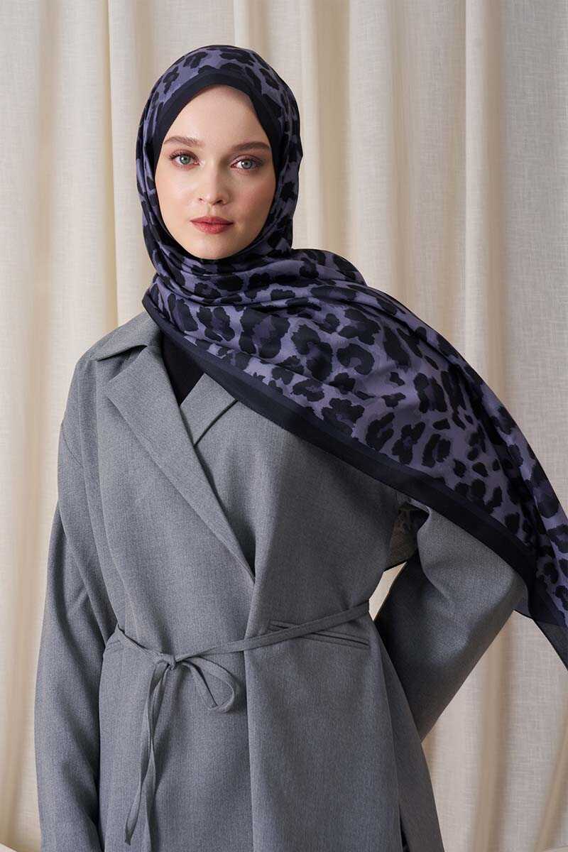 Kübra Kuş Historical Leopar Desen Şal - Siyah - MADAME POLO