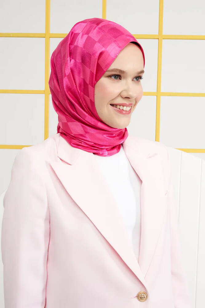 Mai Derya İpeksi Jakar İtalyan Şal Dama Desen - Barbie Pembesi - MADAME POLO