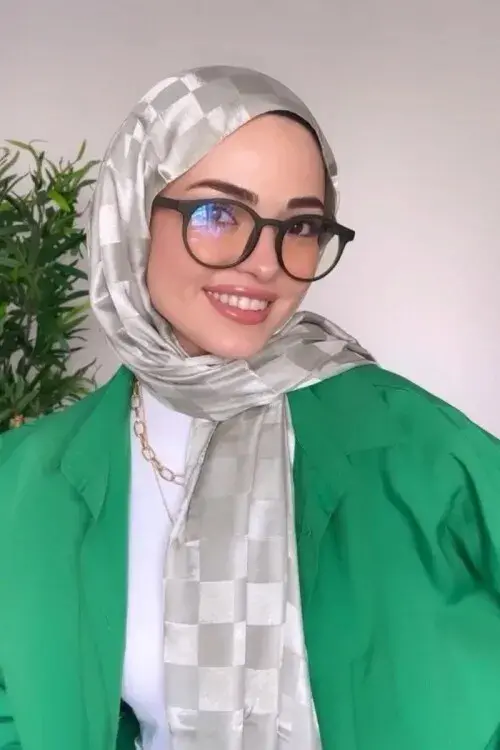 Kübra Koç İpeksi Jakar İtalyan Şal Dama Desen - Gümüş - MADAME POLO