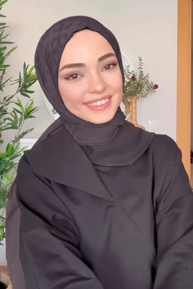 Kübra Koç İpeksi Jakar Lara Şal Blok Desen - Antrasit - MADAME POLO