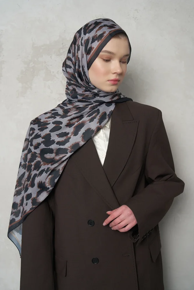 Leopar Desenli Pamuk Dokulu Şal - Gri - 1