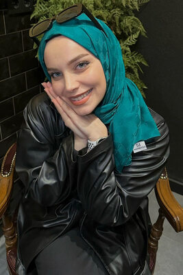 Madame Polo, Şıklığı İpeksi Jakar Lara Şal ile Yakalayın!