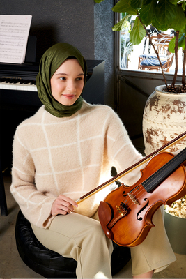 Şıklığınızı tamamlayacak en güzel şal eşarp renkleri hangileri? Madame Polo'dan öneriler!